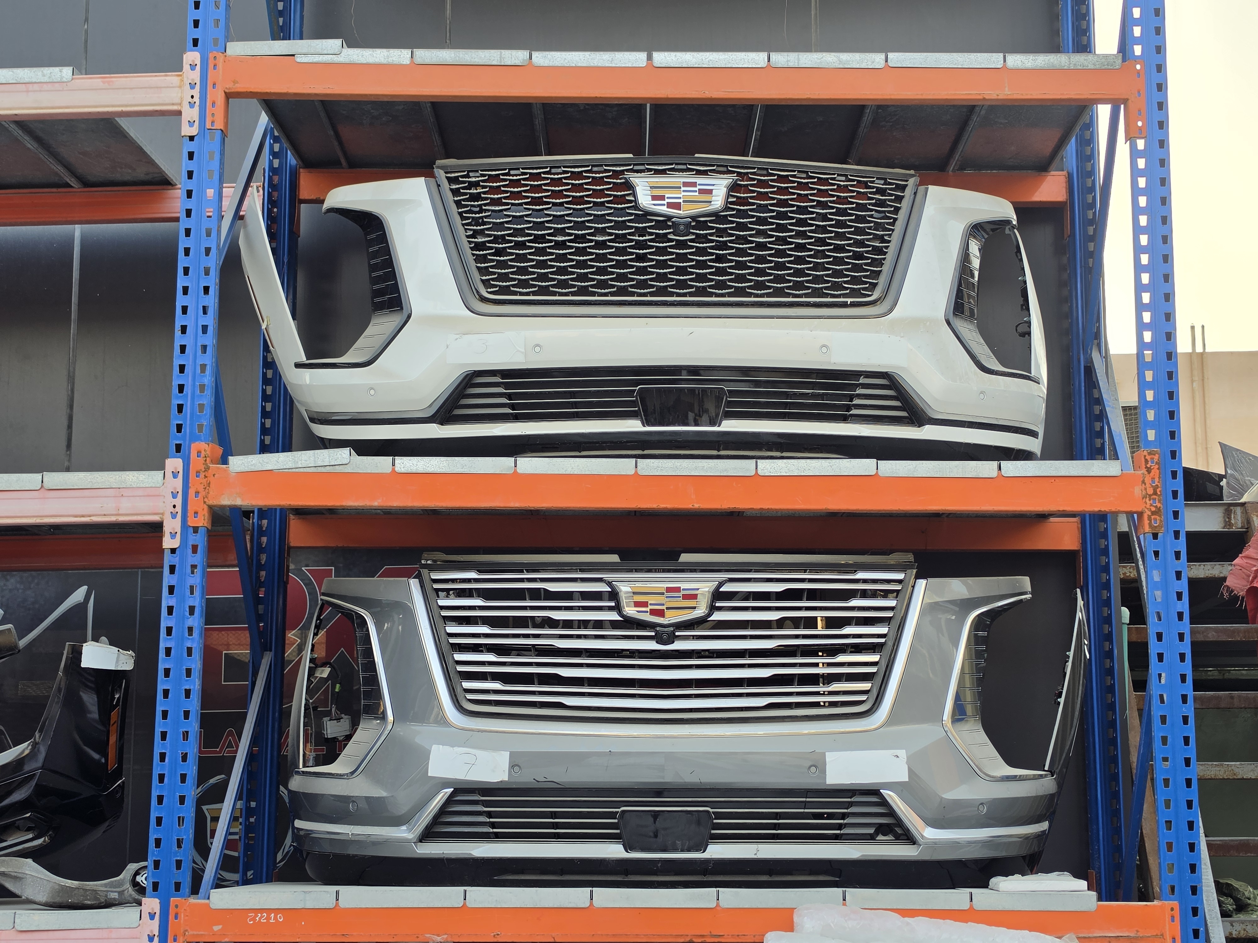 წინა ბამპერი Cadillac Escalade პატარა ფოტო 3