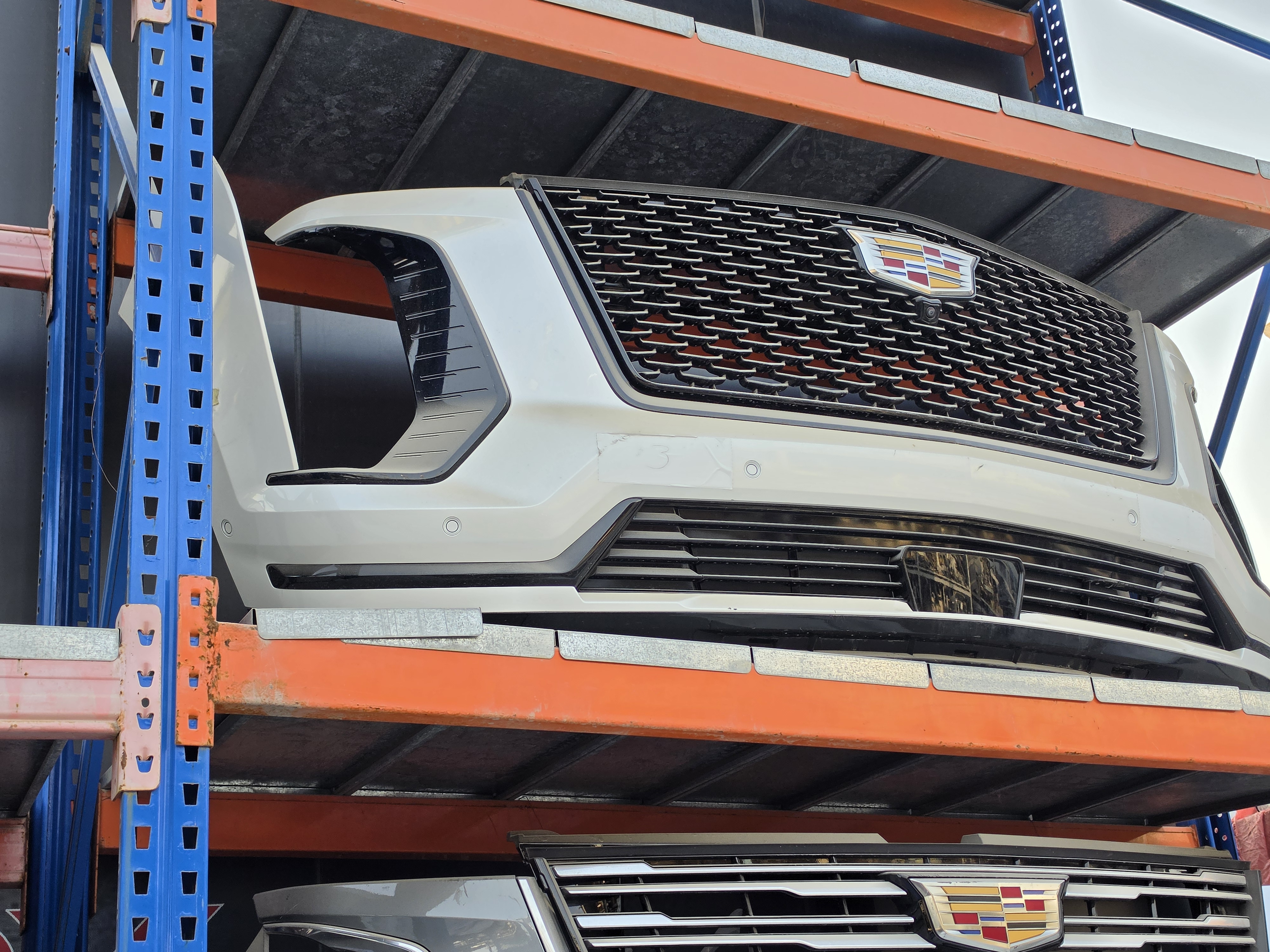 წინა ბამპერი Cadillac Escalade პატარა ფოტო 8