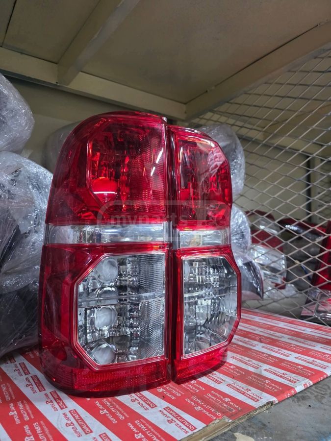 უკანა ფარი TOYOTA Hilux 2015-2026 პატარა ფოტო 5
