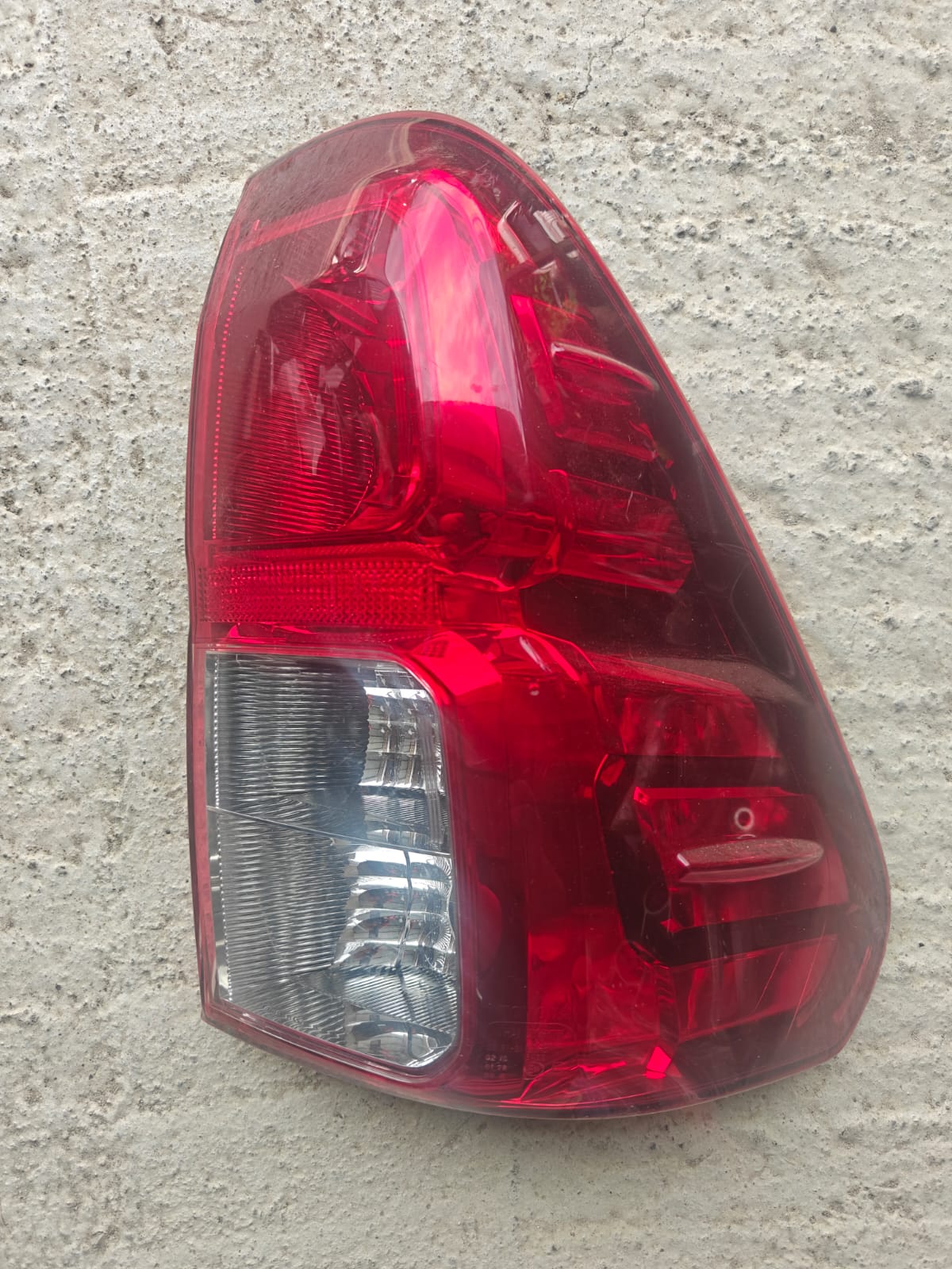 უკანა ფარი სტოპი Toyota Hilux მთავარი ფოტო