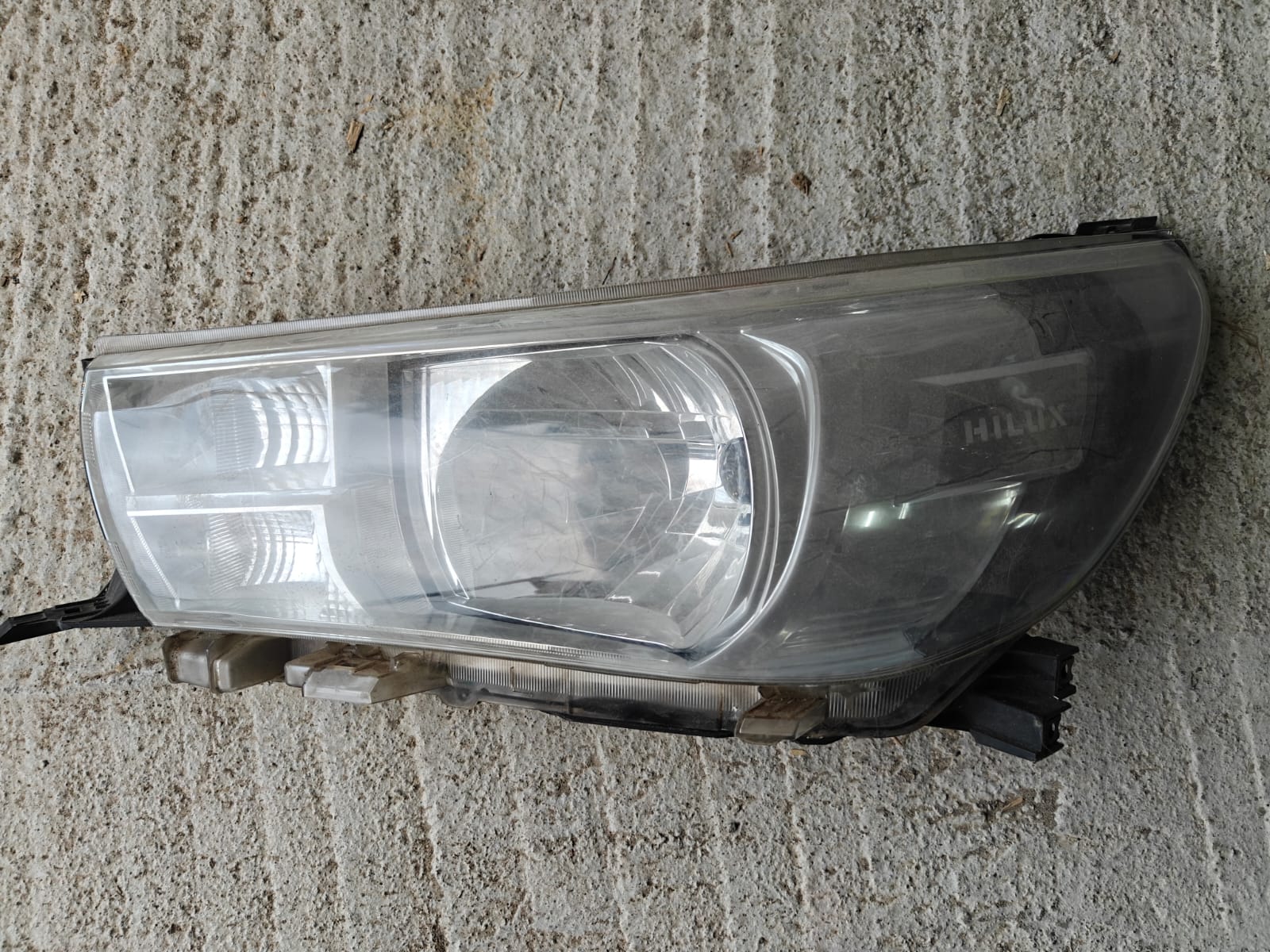 Toyota Hilux 2015-2020 მარცხენა წინა ფარი — კოდი 213 მთავარი ფოტო