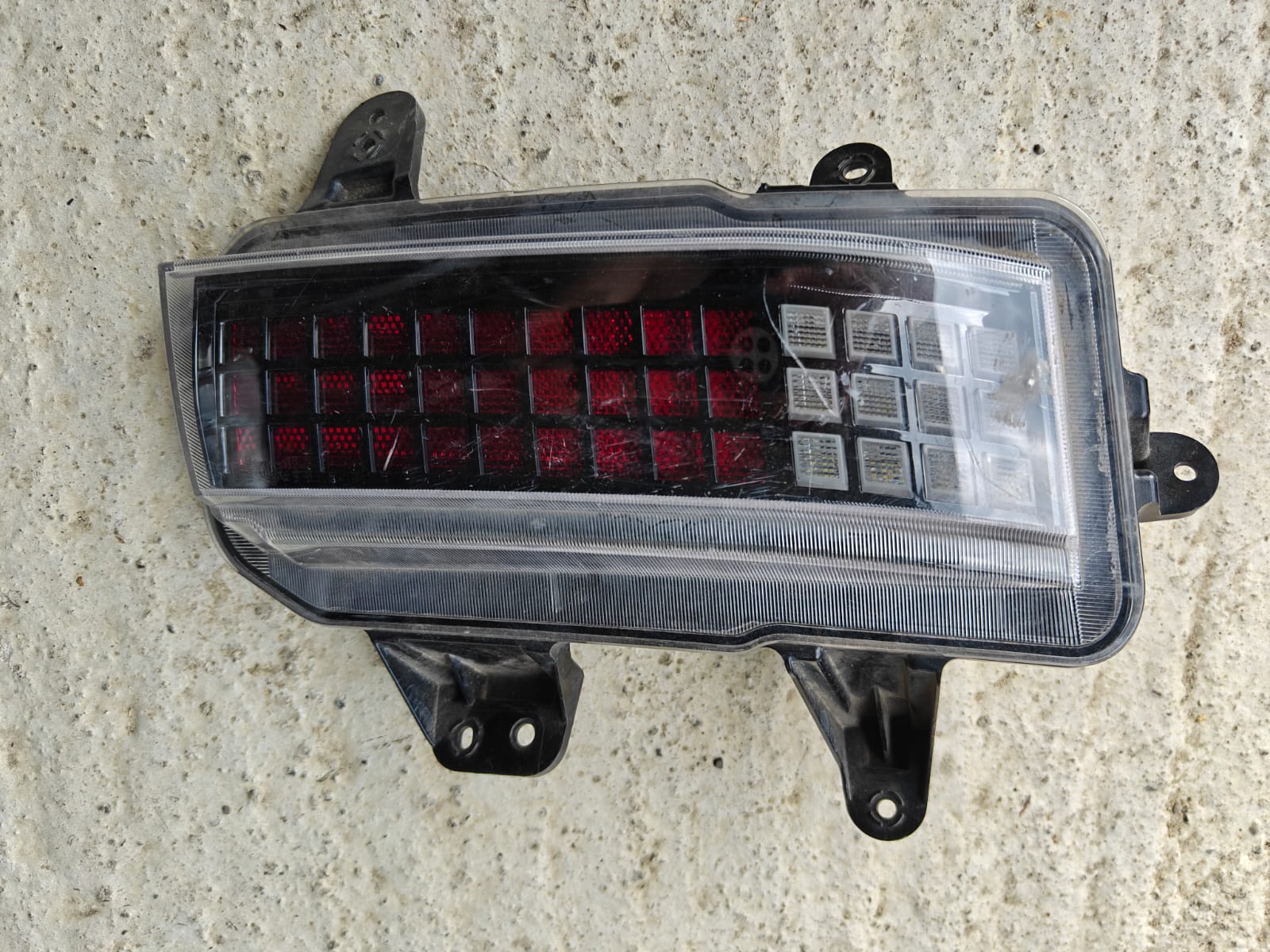 Hyundai Ioniq 6 2022-2025 მარცხენა ბამპერის მაშუქი — კოდი 323 მთავარი ფოტო
