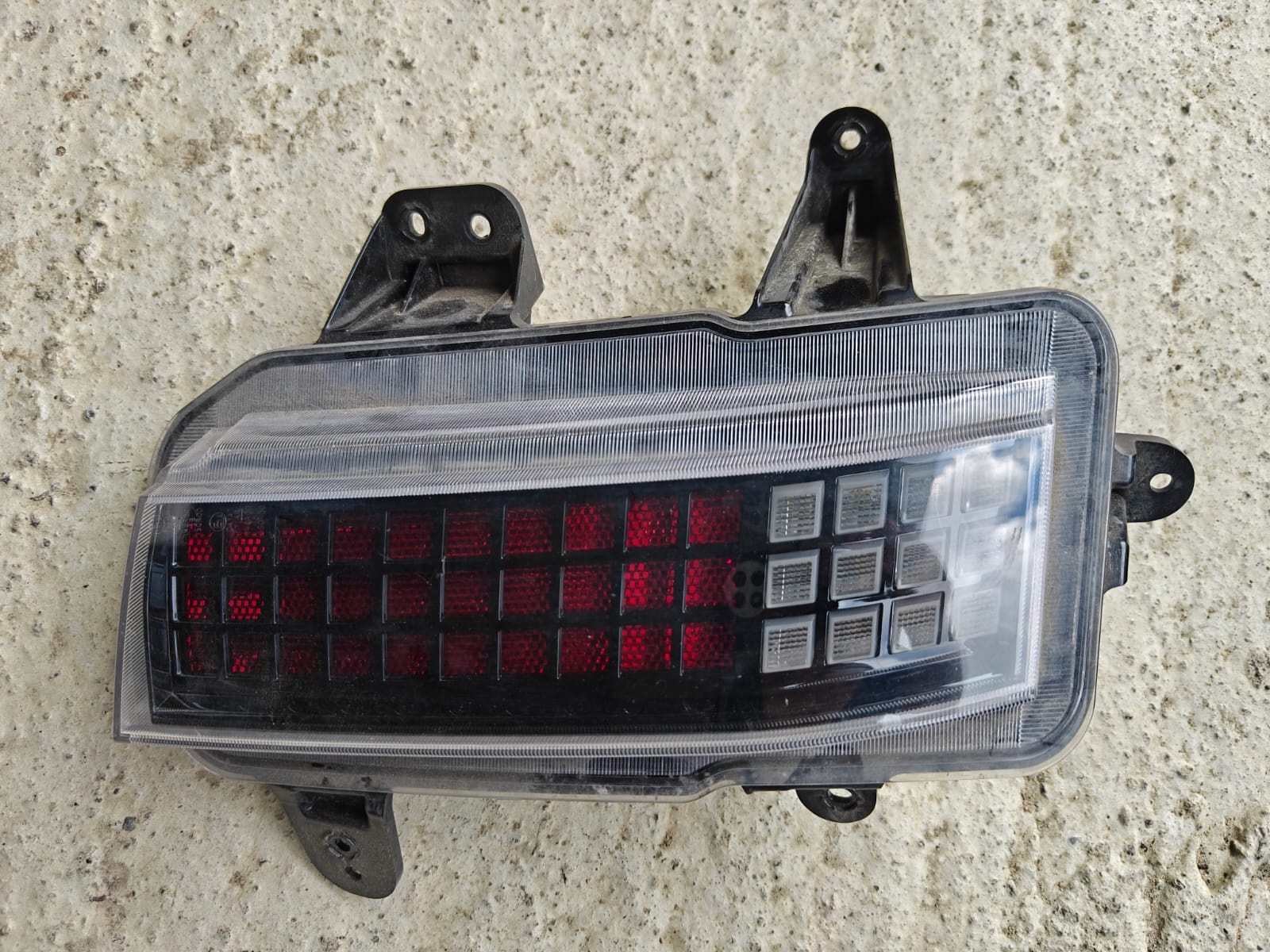Hyundai Ioniq 6 2022-2025 მარჯვენა ბამპერის მაშუქი — კოდი 327 მთავარი ფოტო
