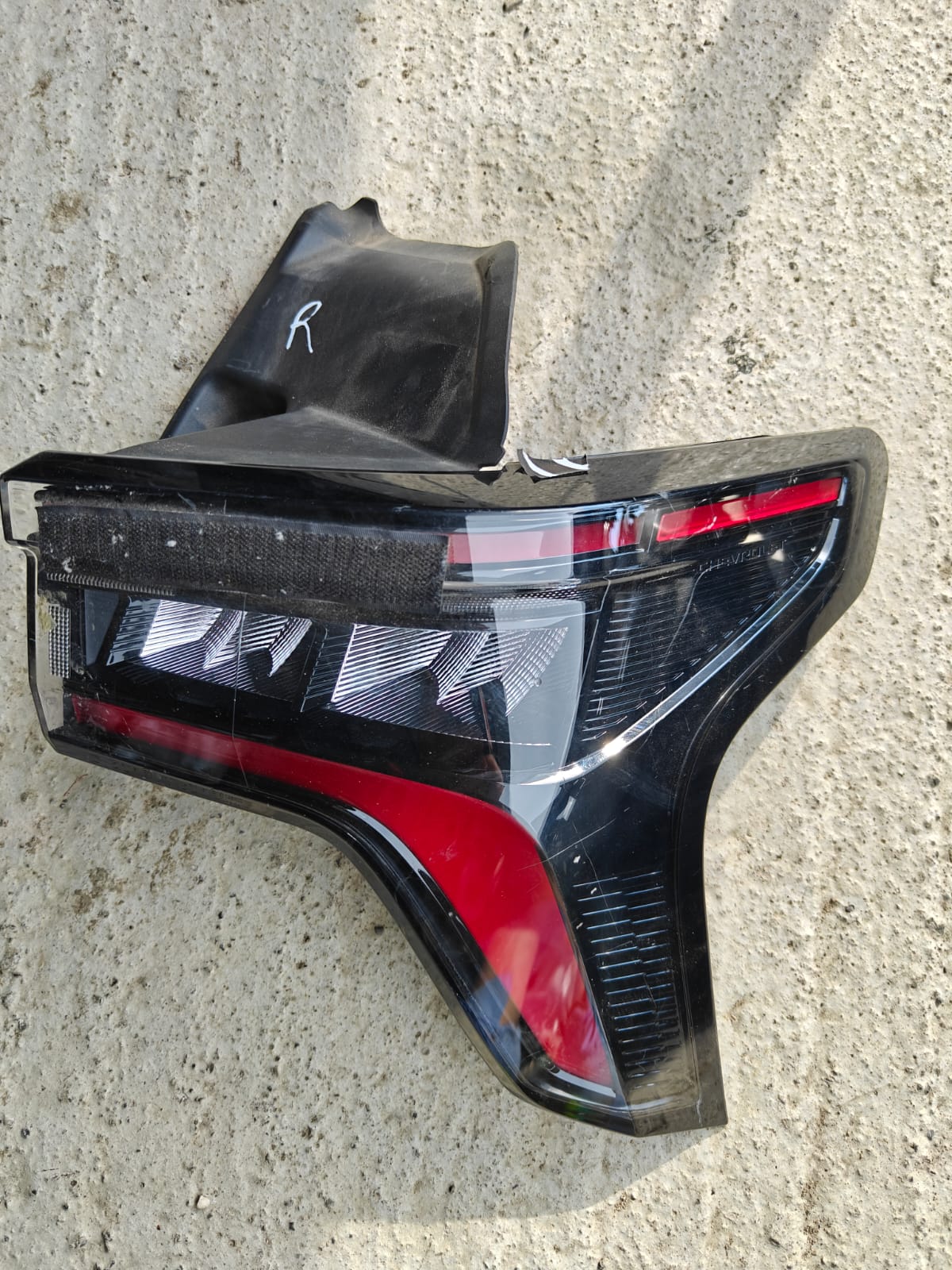 Chevrolet Equinox 2024-2026 მარჯვენა კრილოს სტოპი — კოდი 341 მთავარი ფოტო
