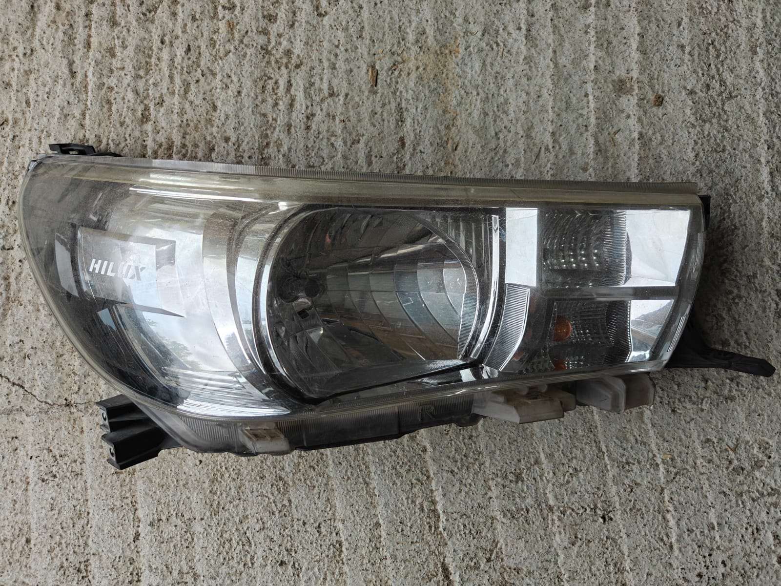 Toyota Hilux 2015-2020 მარჯვენა წინა ფარი — კოდი 214 მთავარი ფოტო
