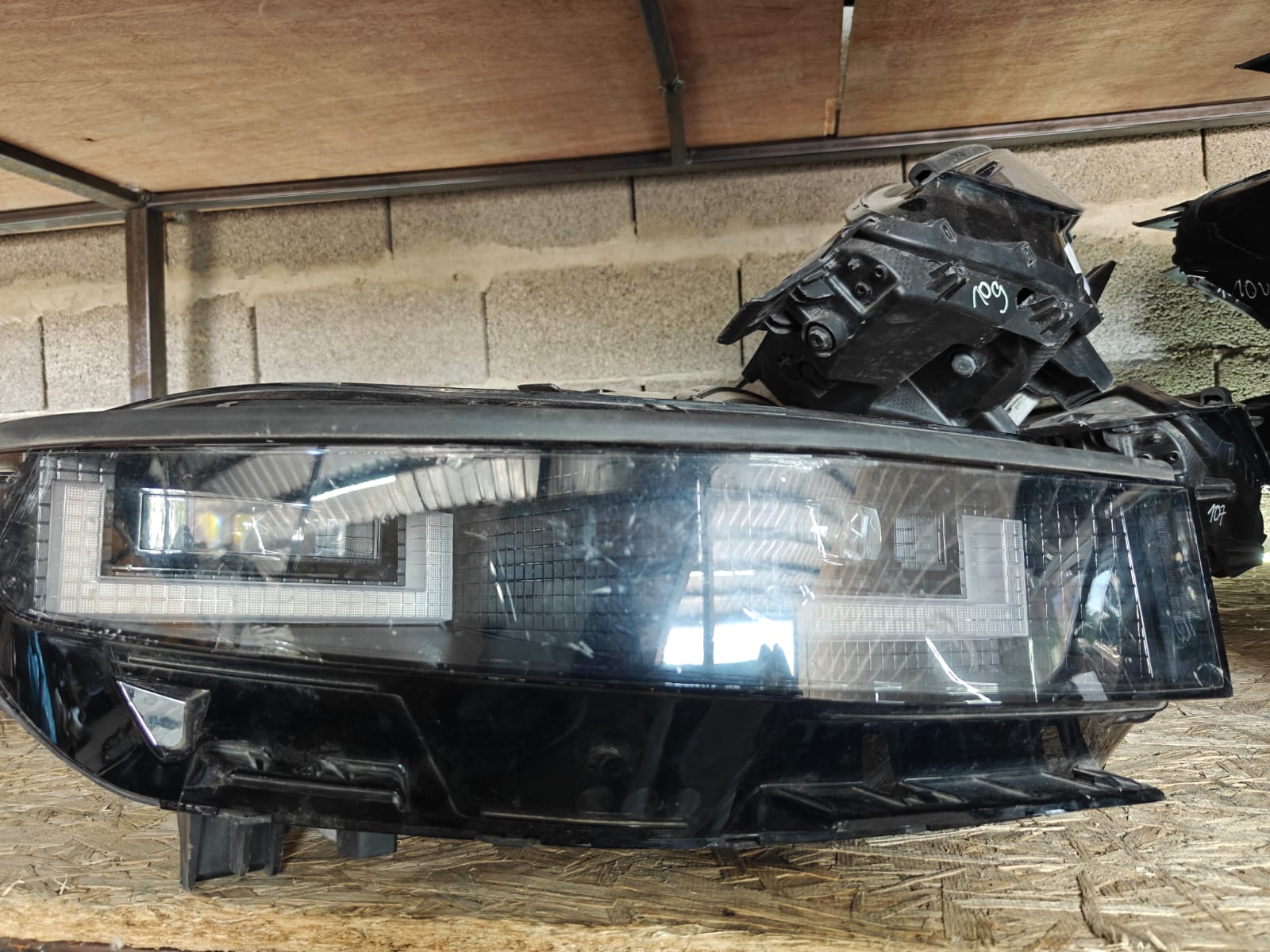 Hyundai Ioniq 5 2023-2025 მარჯვენა ევროპული, LED, ლურჯი შტეკერით წინა ფარი — კოდი 110 მთავარი ფოტო