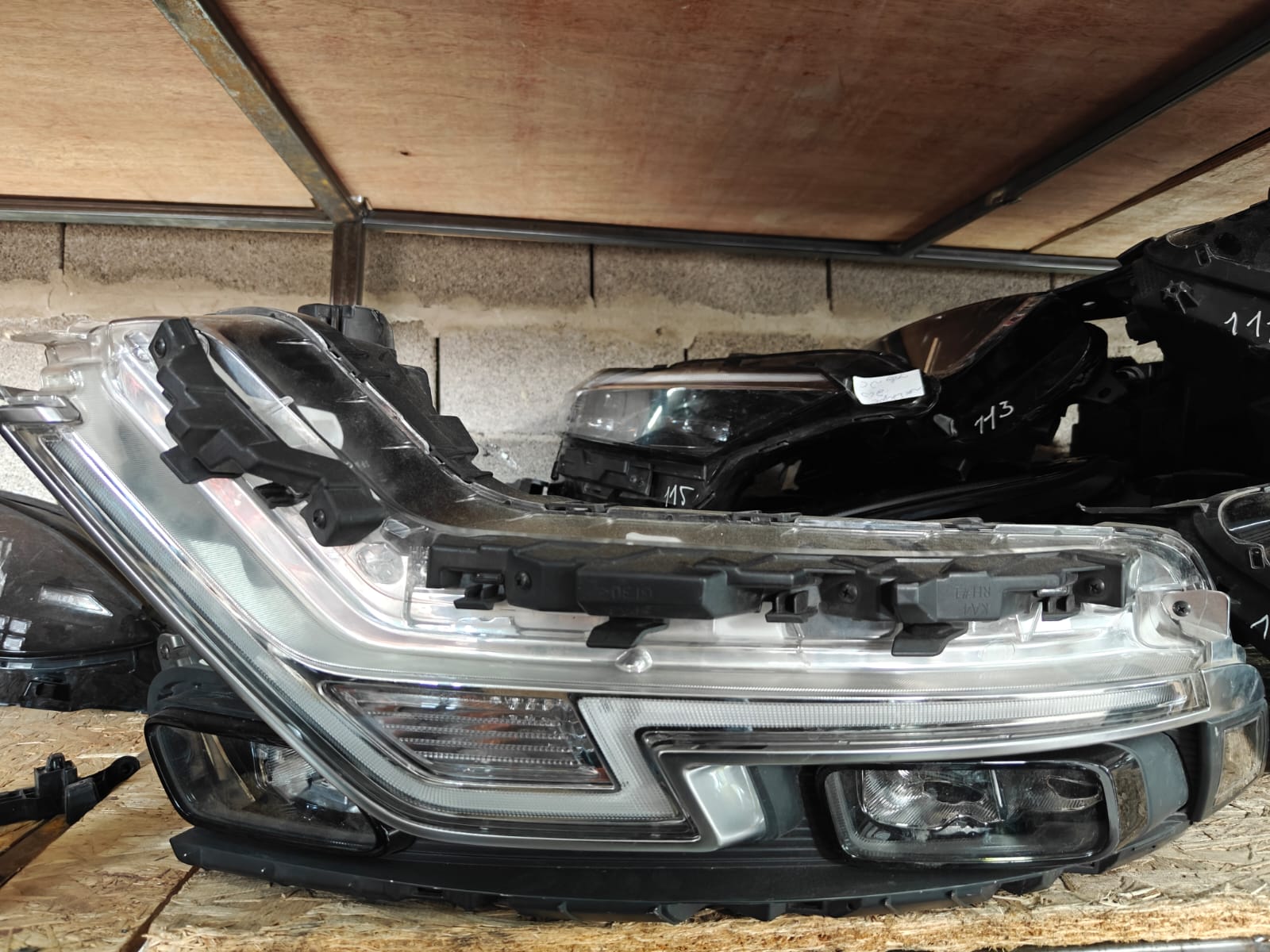 Kia Carnival 2021-2023 მარჯვენა ევროპული წინა ფარი — კოდი 116 მთავარი ფოტო