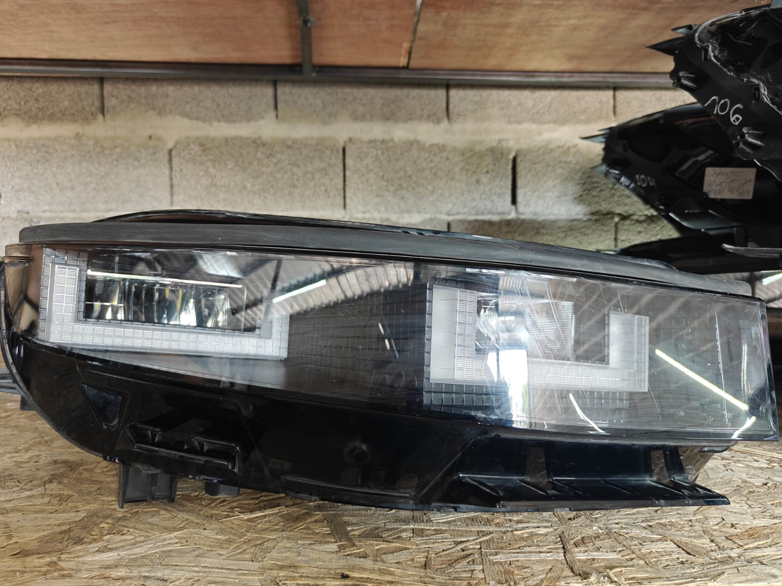 Hyundai Ioniq 5 2023-2025 მარჯვენა ევროპული, მწვანე შტეკერით წინა ფარი — კოდი 107 მთავარი ფოტო