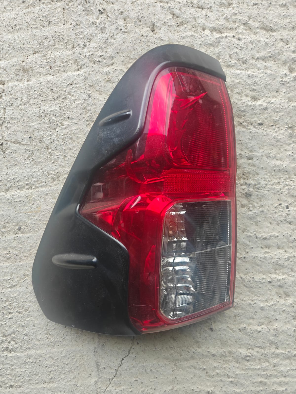უკანა ფარი სტოპი Toyota Hilux მთავარი ფოტო