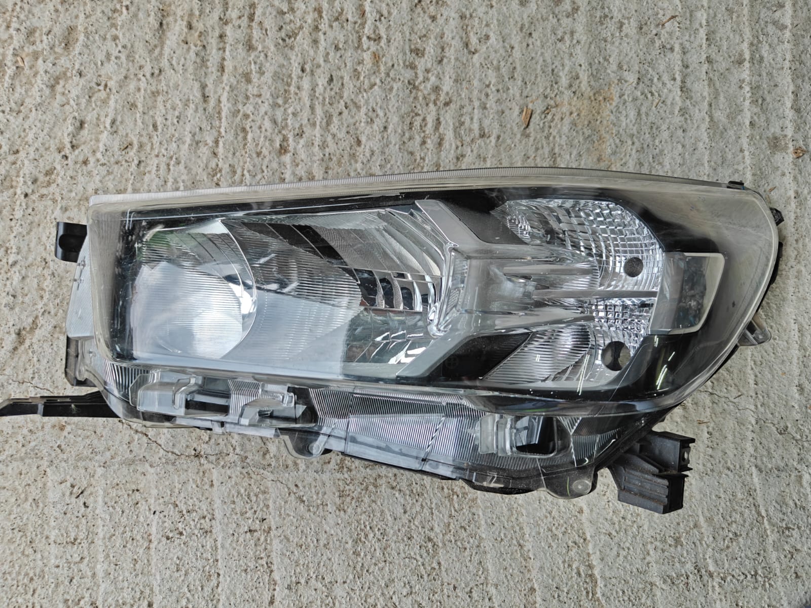 Toyota Hilux 2020-2024 მარცხენა წინა ფარი — კოდი 211 მთავარი ფოტო