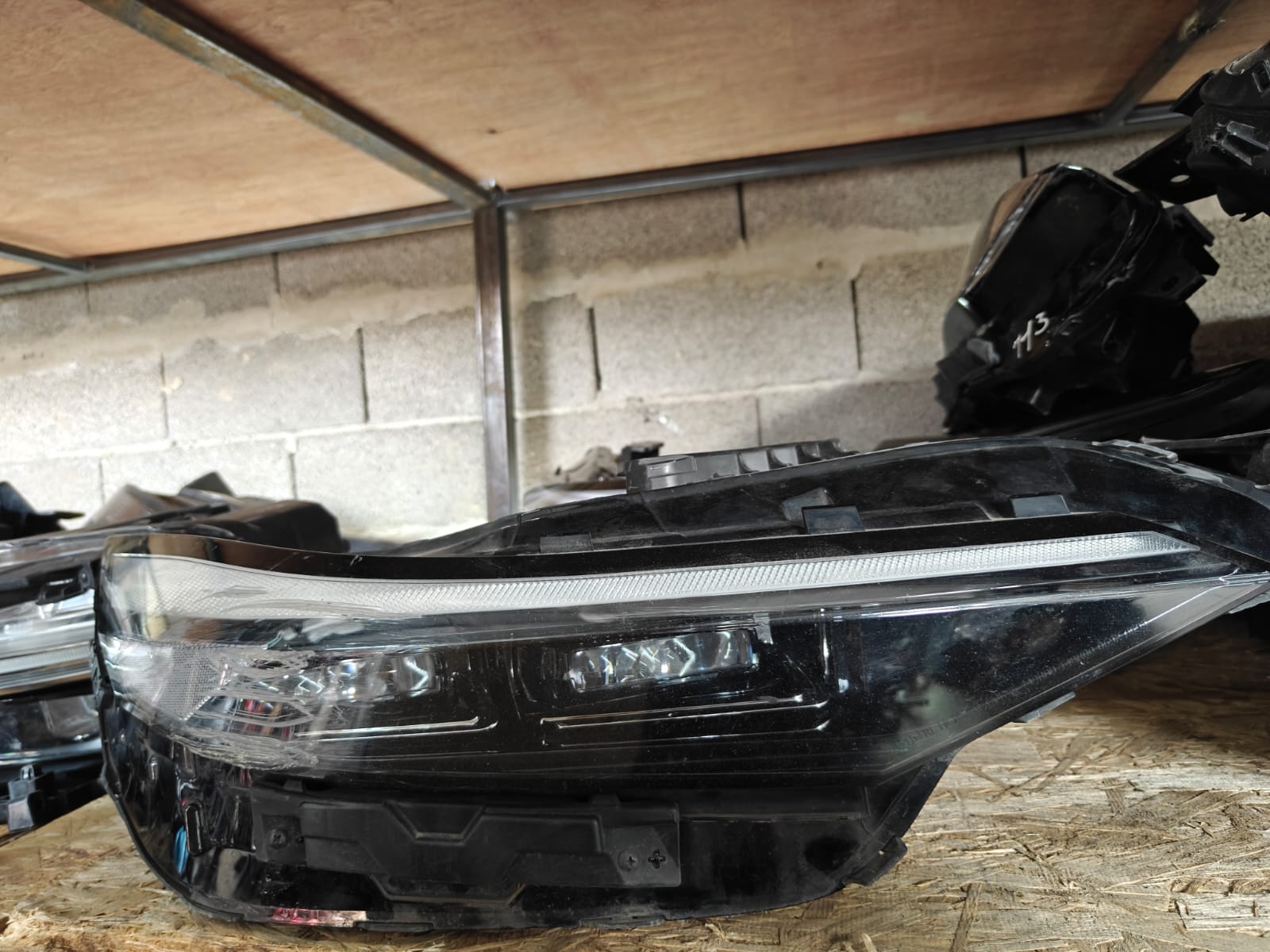 Hyundai Elantra 2024-2025 მარჯვენა ევროპული, LED, მწვანე შტეკერით — შუშა დაზიანებულია წინა ფარი — კოდი 115 მთავარი ფოტო