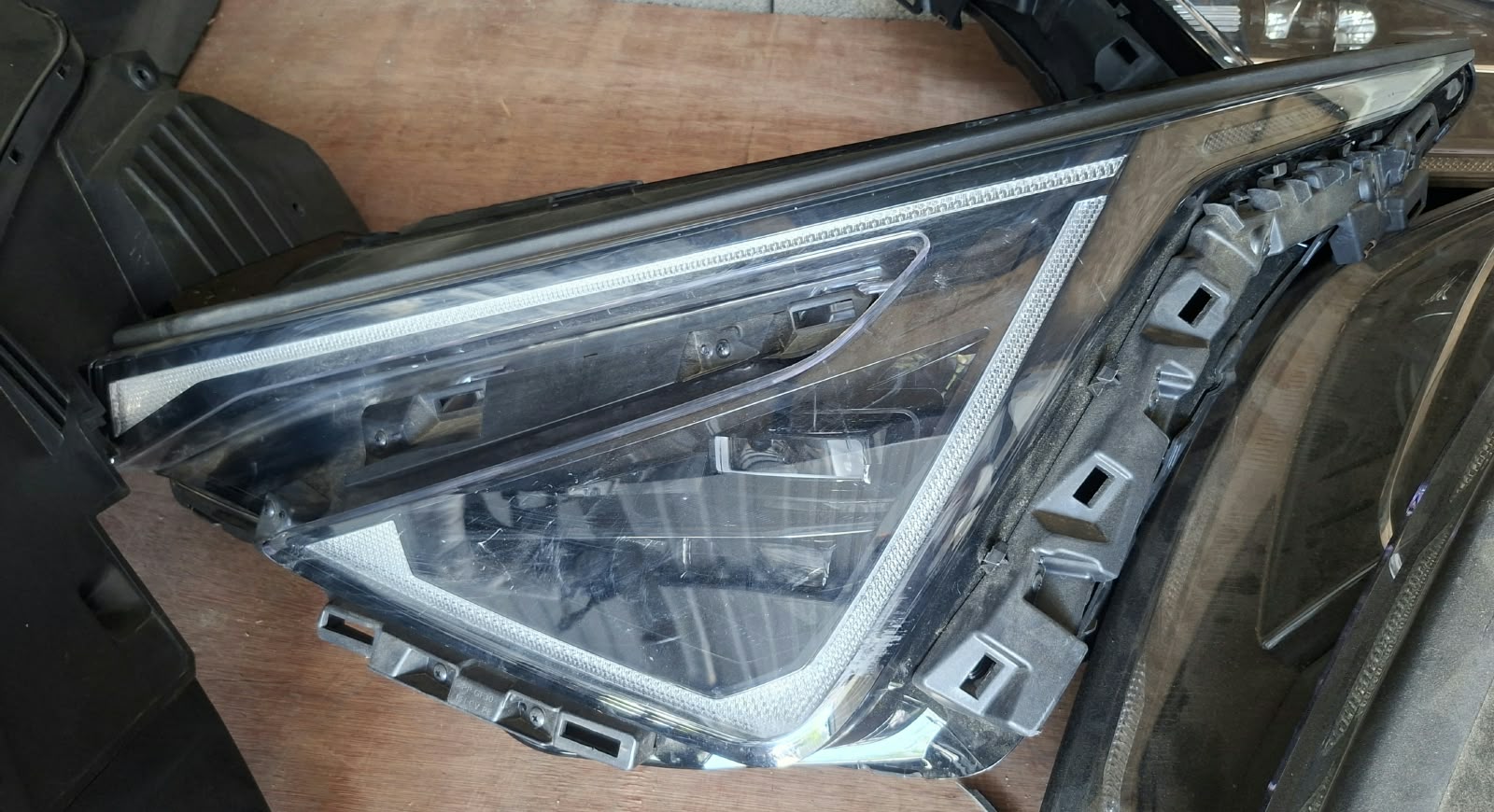 Kia EV6 2024-2026 მარცხენა LED წინა ფარი — კოდი 239 მთავარი ფოტო