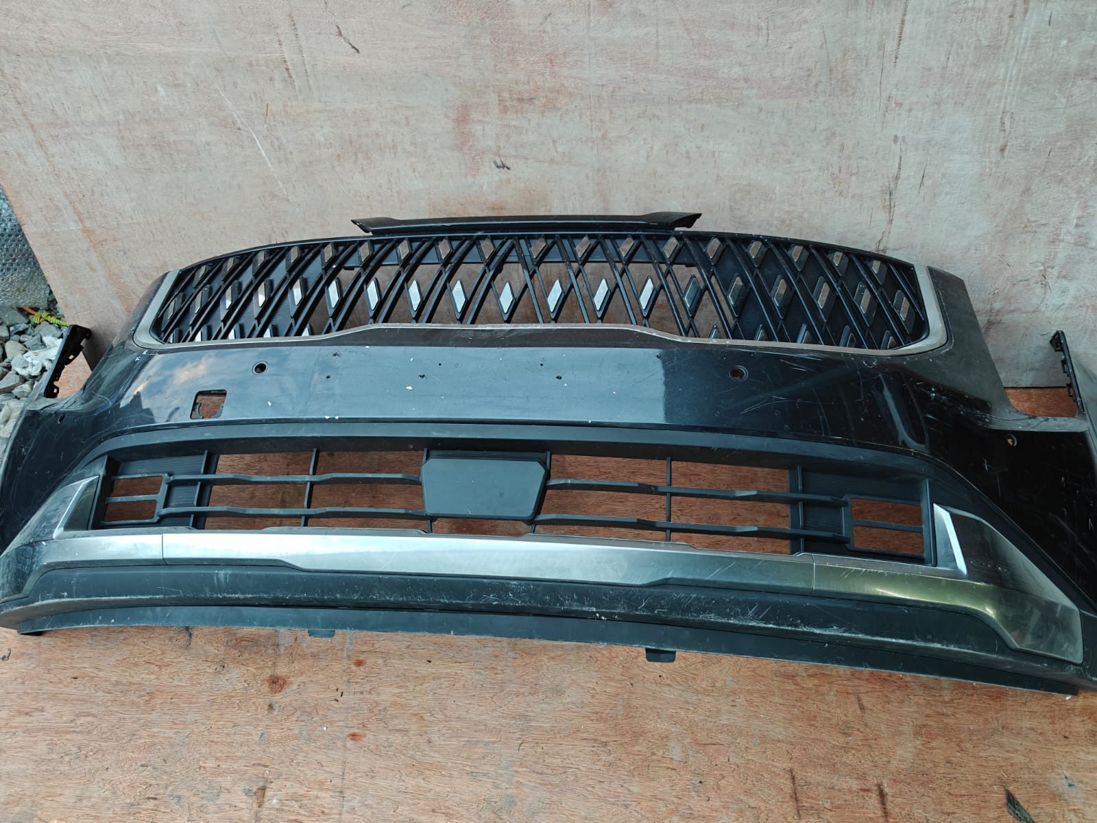 წინა ბამპერი Kia Carnival მთავარი ფოტო