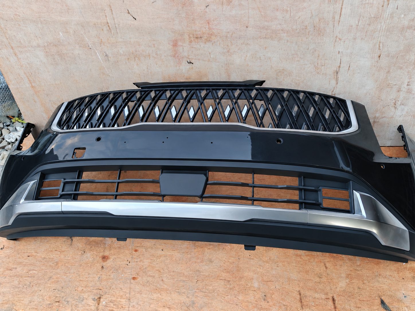 წინა ბამპერი Kia Carnival პატარა ფოტო 3