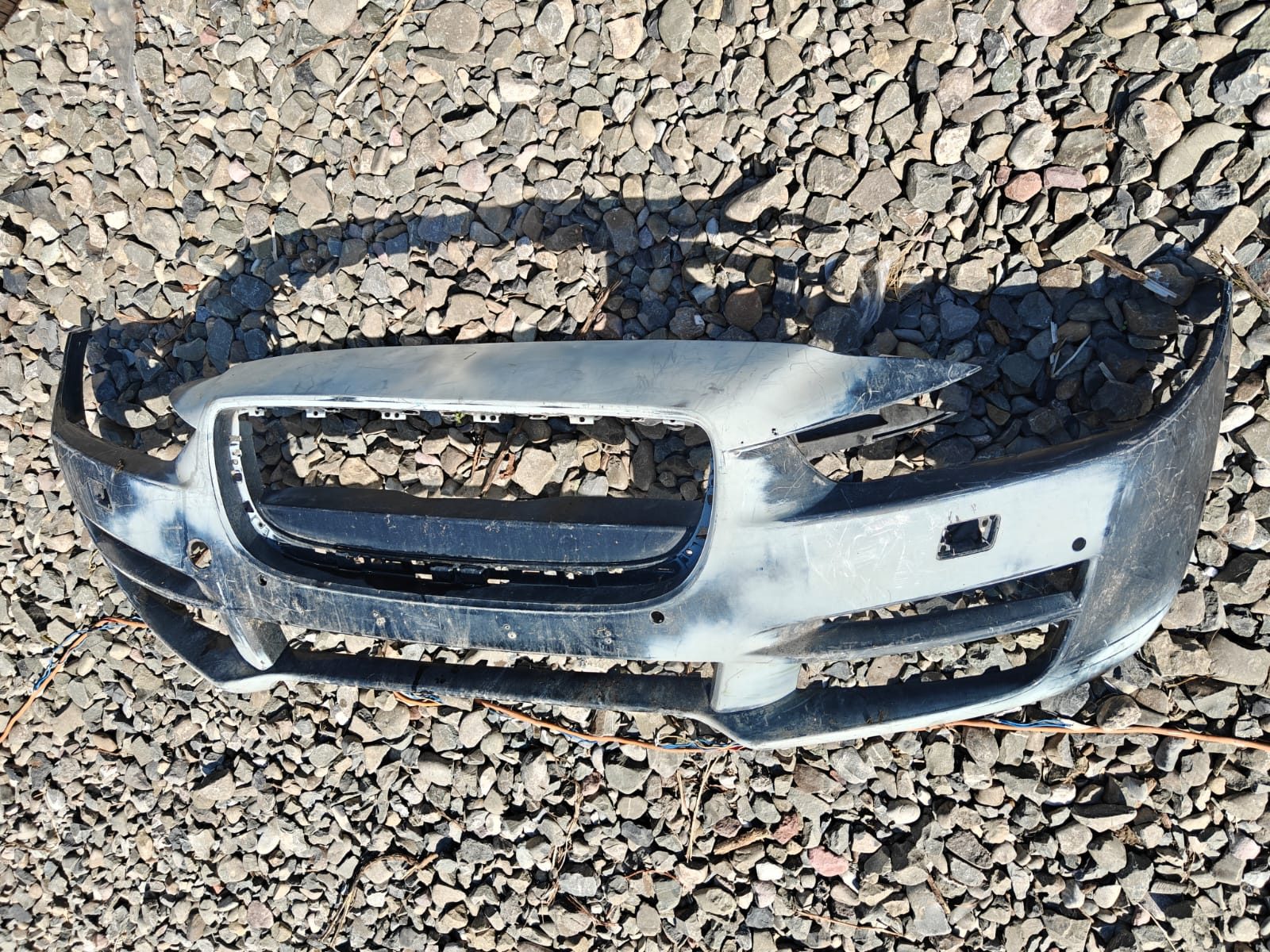 წინა ბამპერი Jaguar XE პატარა ფოტო 2